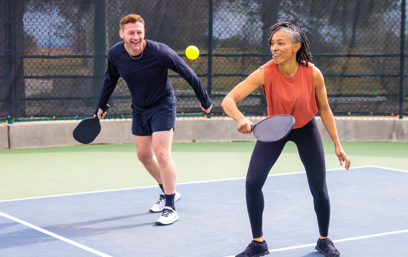 Qu’est-ce que le pickleball ? Le sport qui fait fureur en 2025!